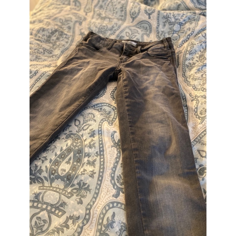 Free People Distressed Grey Skinny Jeans | Size 24 - Picture 7 of 9